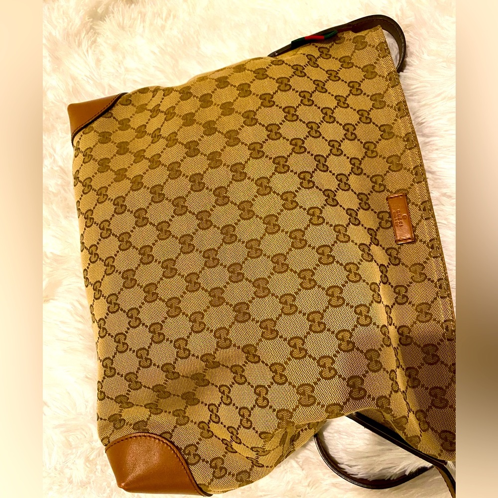 Authentic Vintage Gucci crossbody bag GG supreme canvas
